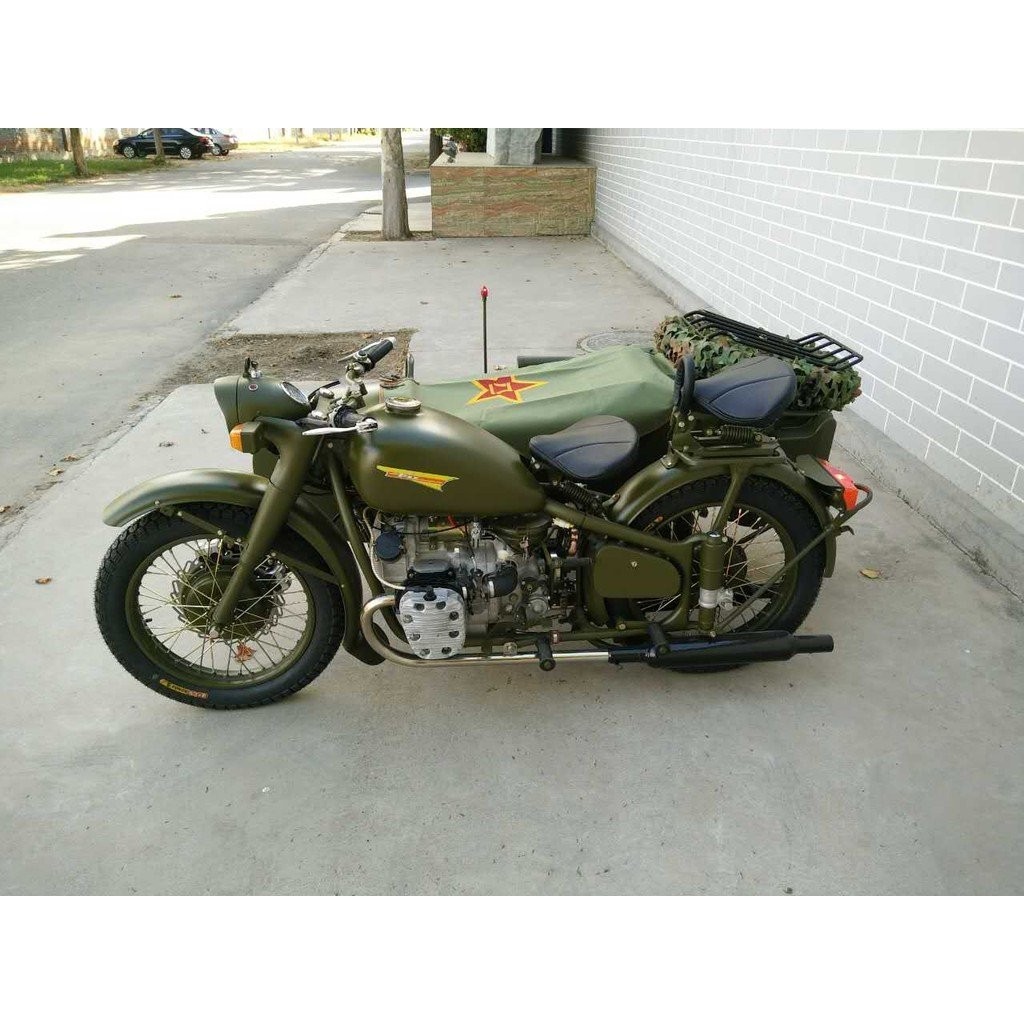 รถจักรยานยนต์สามล้อสีเขียวทหาร Changjiang 750 พร้อมรถข้าง