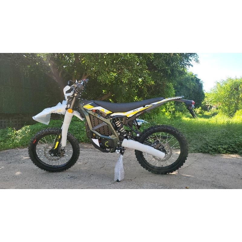 Surron Ultra Bee มอเตอร์ไซค์ไฟฟ้า 100 ชาร์จไฟบ้านได้เลยมีอแดปเตอร์ชาร์จให้ติดรถ