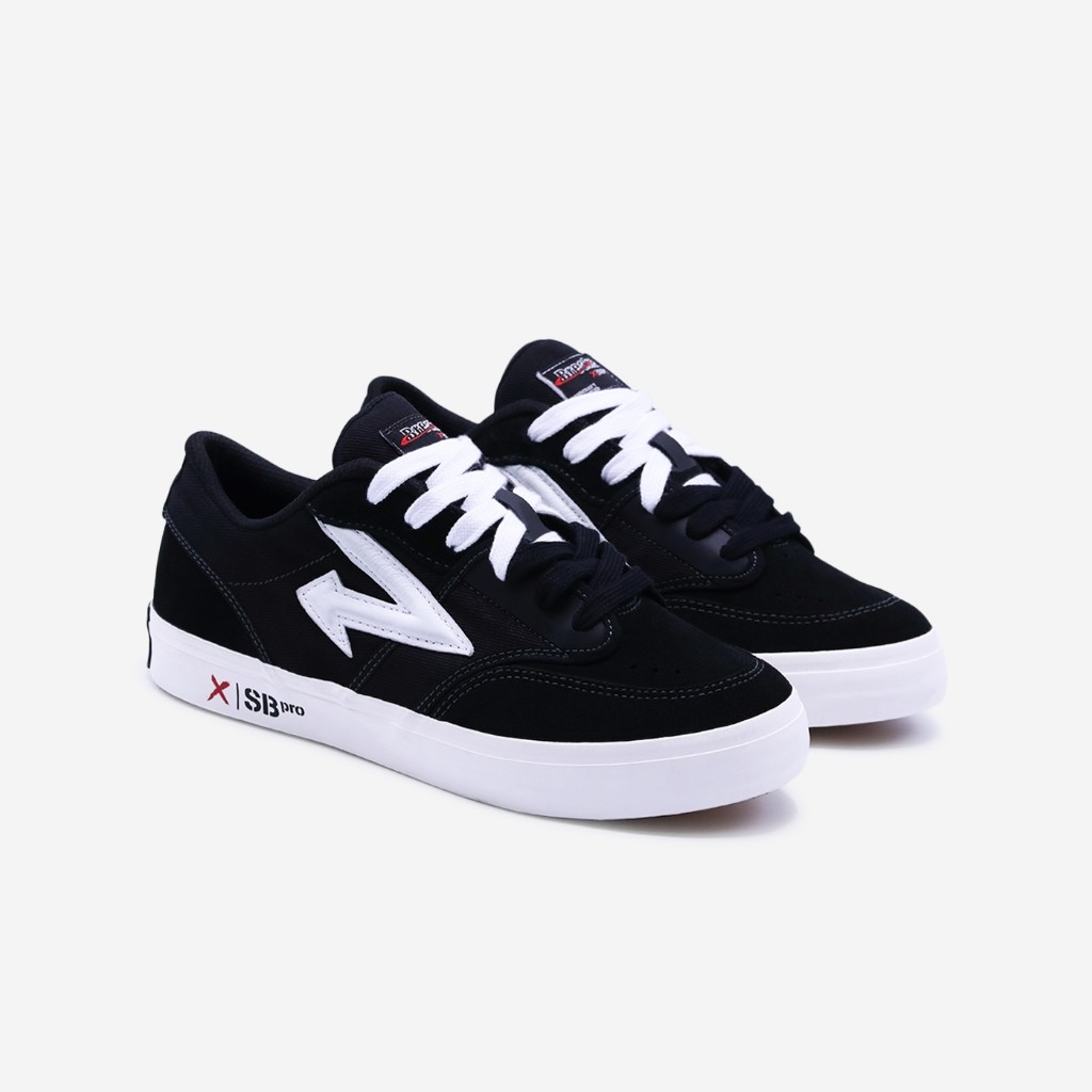 Breaker รุ่น XSBPRO รองเท้าผ้าใบเบรกเกอร์สนึกเกอร์สีดำ Size 3747