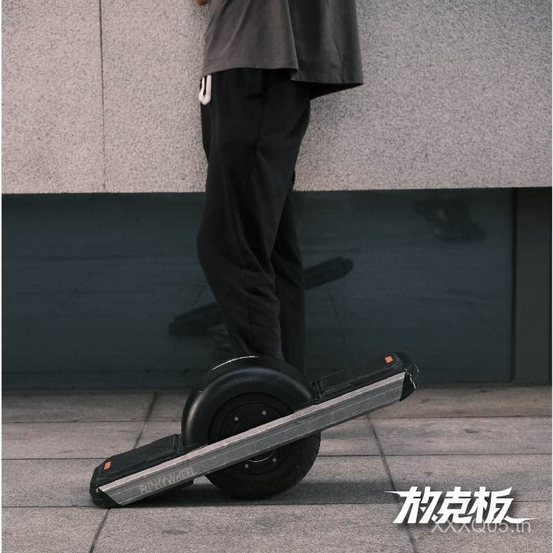 ผู้เล่น F5 Unicycle สเก็ตบอร์ดไฟฟ้าสำหรับผู้ใหญ่ เหมาะสำหรับการเล่น Land Ski