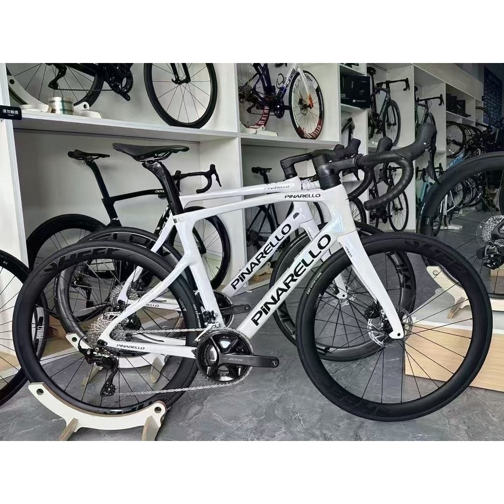 จักรยานเสือหมอบ Pinarello X1 ใช้วัสดุคาร์บอนไฟเบอร์และระบบดิสก์เบรก มาพร้อมล้อคาร์บอนที่สามารถถอดเปลี่ยนได้