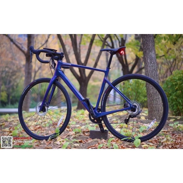 จักรยานเสือหมอบ Cannondale Synapse 3L ใช้งานสะดวกด้วยชุด derailleur 105 และมีระบบไฟ LED อัจฉริยะ