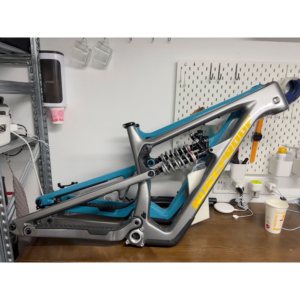 British NukeProof กรอบจักรยานเสือภูเขารุ่น Enduro ขนาดล้อ 275