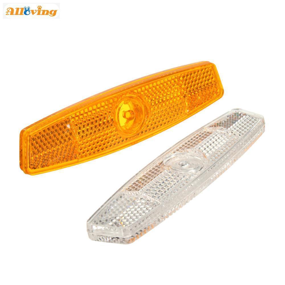 ชุดอุปกรณ์เสริมสำหรับจักรยาน รวมถึงล้อความปลอดภัย และแผ่นสะท้อนแสง เพื่อการขับขี่ที่ปลอดภัยยามค่ำคืน