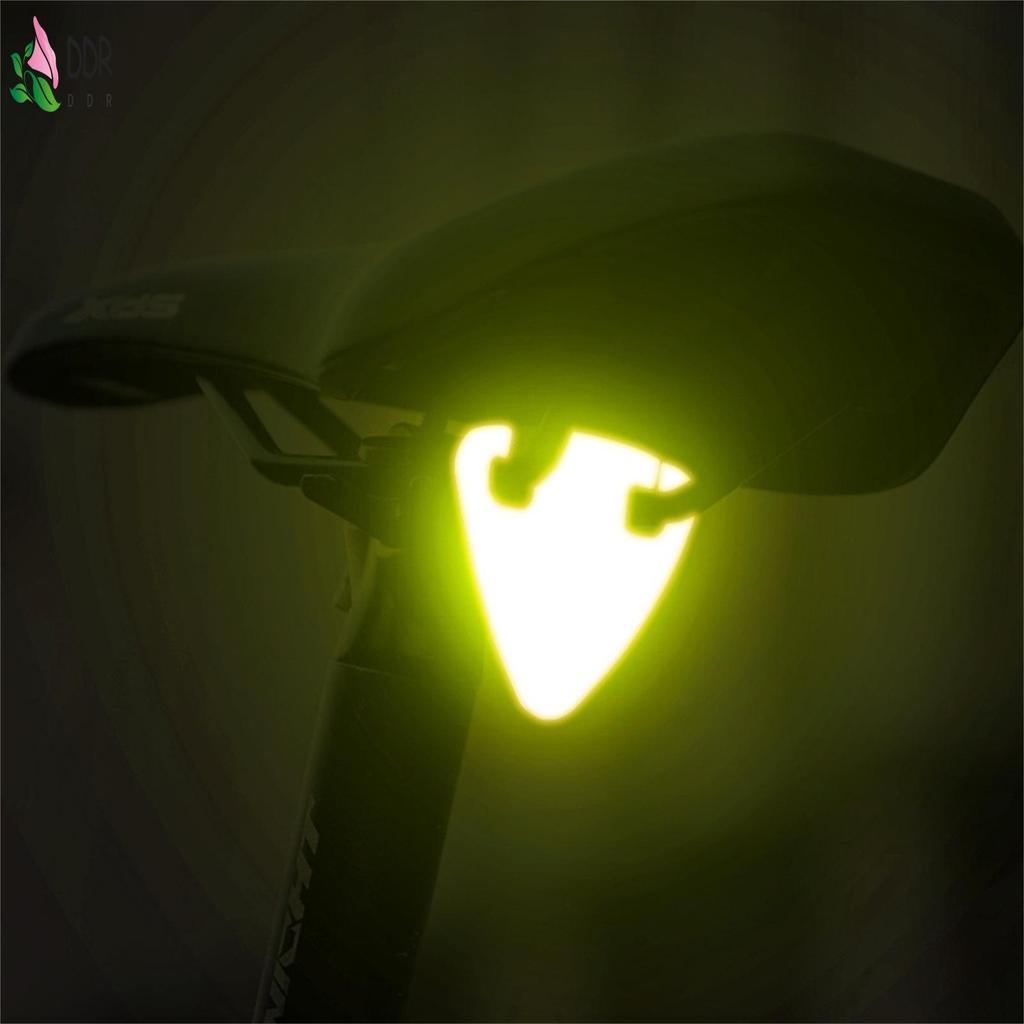 จักรยานแท็กสะท้อนแสงการมองเห็นสูงไม่จาเป็นต้องใช้ไฟท้ายฉุกเฉินทางเลือกสาหรับจักรยานเสือภูเขาและถนนขี่กลางคืนความปลอดภ