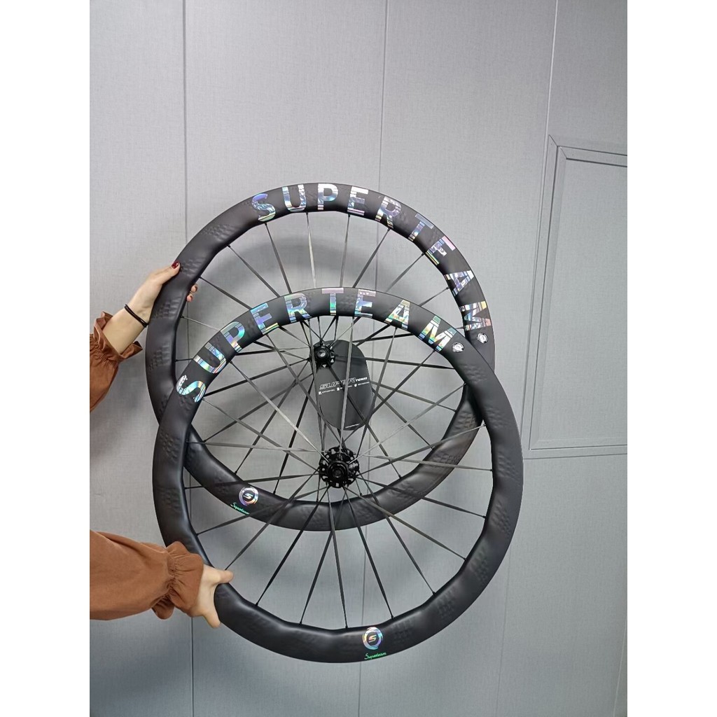 คาร์บอนไฟเบอร์ดิสก์เบรกทาลายลมล้อชุดคาร์บอนไฟเบอร์ซี่ลวดคาร์บอนมีดทีทีล้อชุดน้าหนักเบามาใหม่